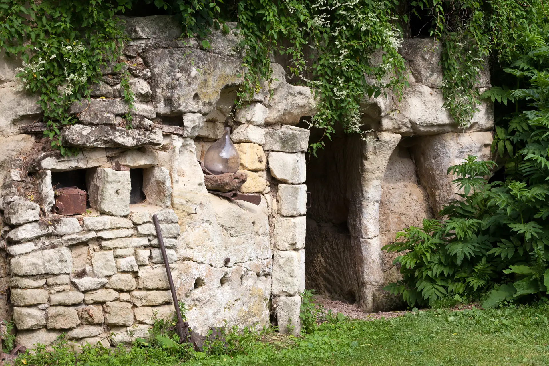 Cave troglodytique en tuffeau typique de l'Anjou